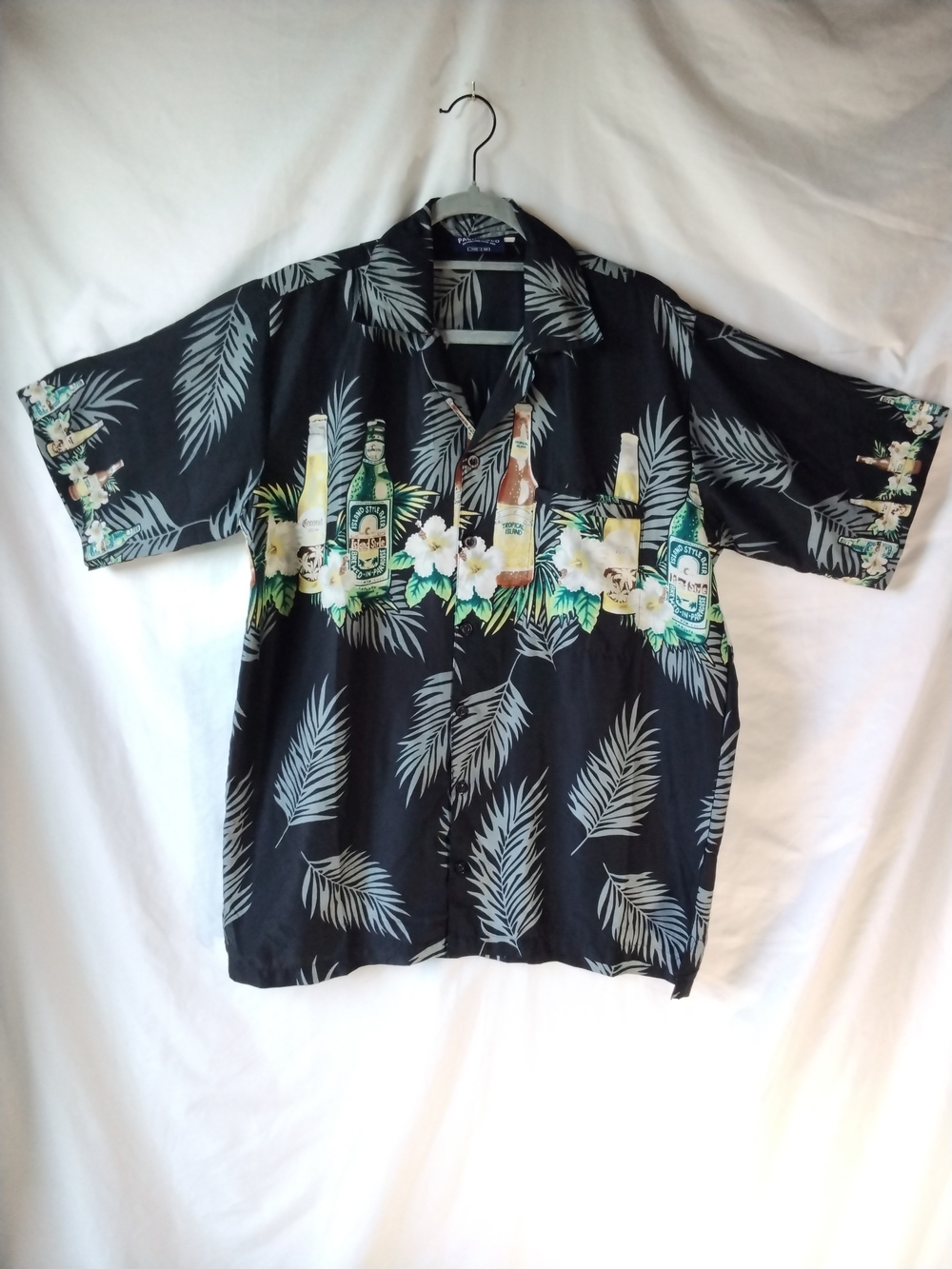 Men's Black Short-Sleeve Hawaiian Button-Down Shirt with Tropical Bottle Print